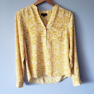 2/20 The Limited Patterned Button Down Shirt B18